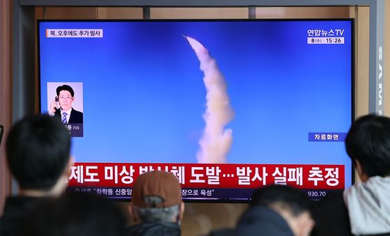 북한, 하루 두 차례 미사일 발사…이틀 연속 무력 시위