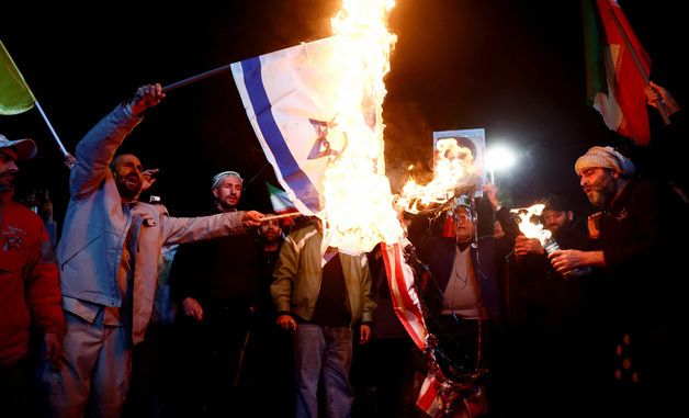 [포토] 이스라엘 국기 불태우는 이란인들