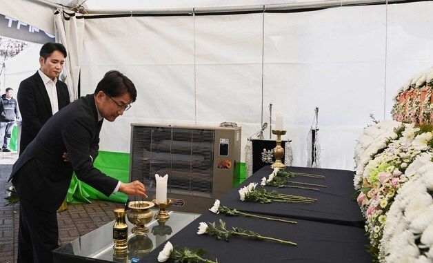 김광용 본부장, 대전 공장 화재 희생자 합동분향소 조문