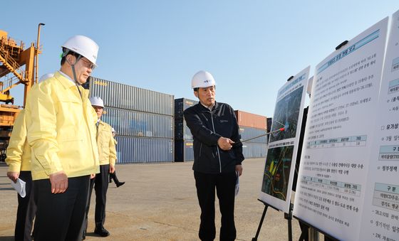 이재명 대통령, 화물운송·물류업계 현장 방문