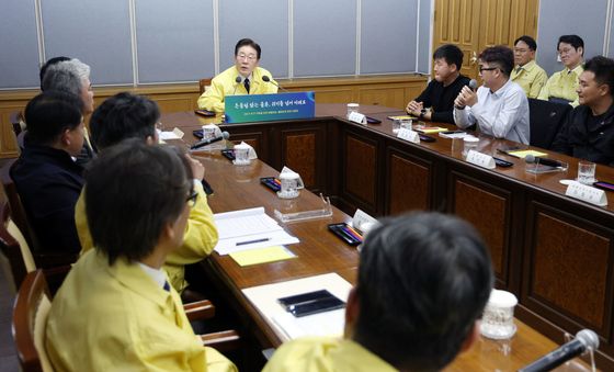 이재명 대통령, 화물운송·물류업계 현장 방문