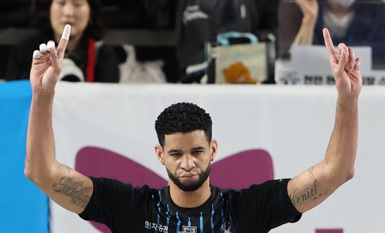 레오, '코트를 지배하는 건 바로나'