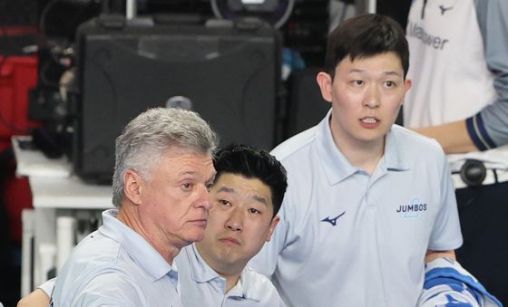 비디오판독 신청하는 헤난 감독