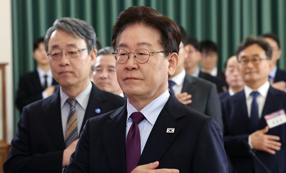 국민의례 하는 이재명 대통령