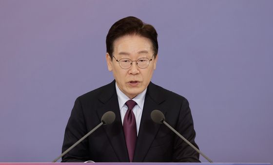 국민경제자문회의 제1차 전체회의 발언하는 이재명 대통령