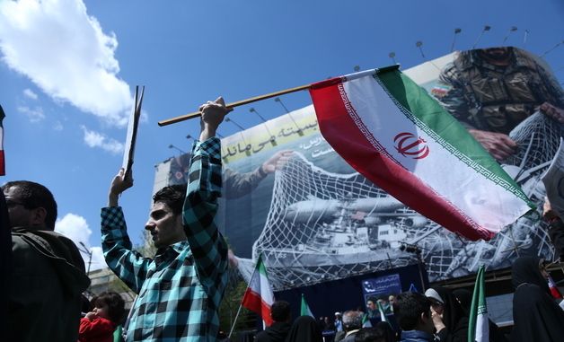 [포토] 이란 국기 든 테헤란 시민