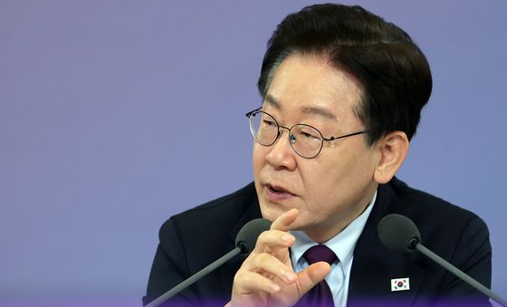 국민경제자문회의 주재하는 이재명 대통령