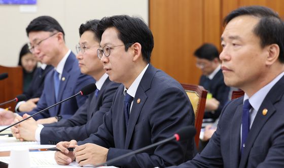 현안 답변하는 배경훈 부총리