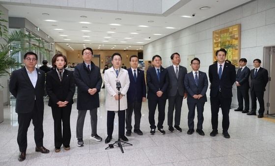 국조특위, 현장조사 위해 수원지검 방문