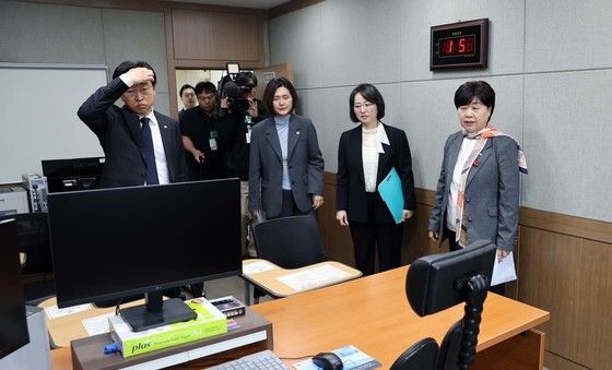 검찰 영상녹화 조사실 살펴보는 국조특위