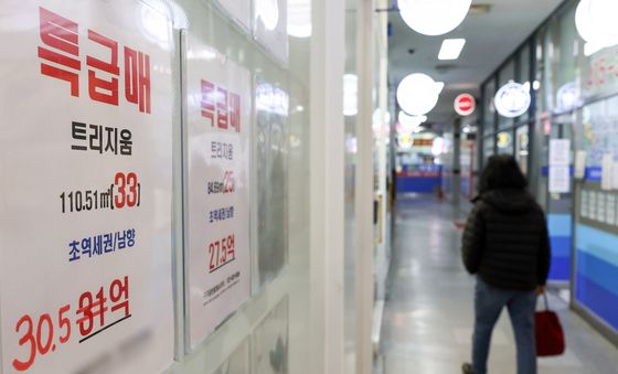 하락세 유지하는 강남3구 집값