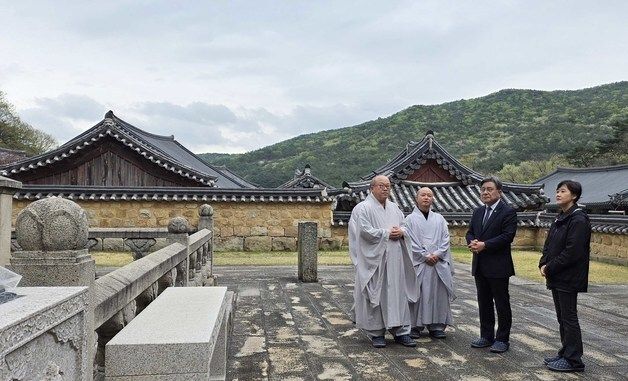 양산 통도사 방문한 허민 국가유산청장