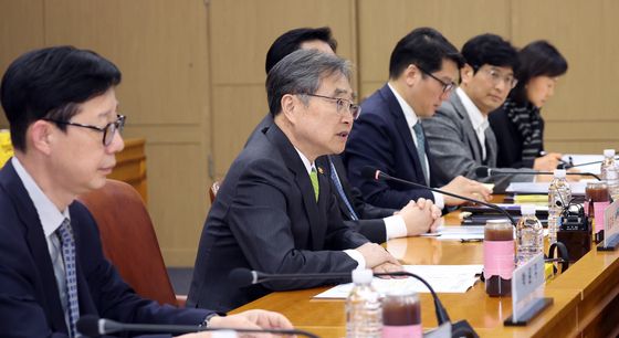 발언하는 조현 장관