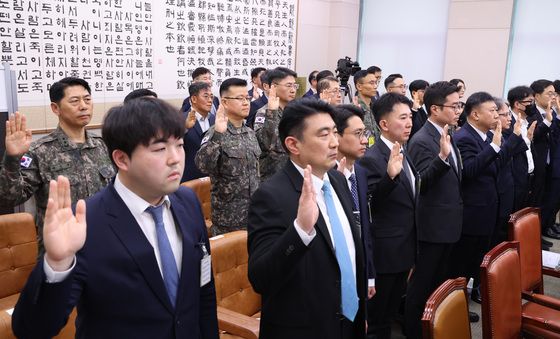 '서해 공무원 피격사건' 증인 선서하는 檢·軍