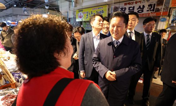 민심 살피는 정청래 대표