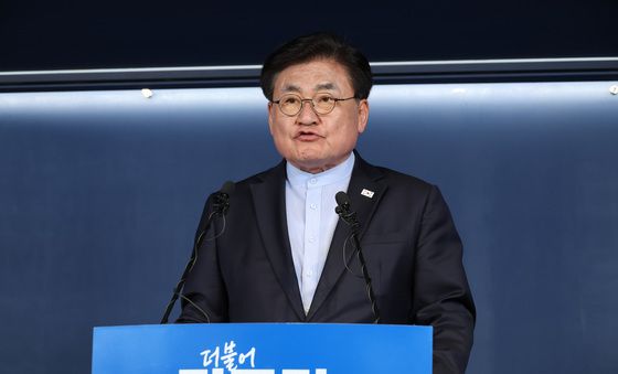 민주당, 부산시장 후보로 전재수 선출