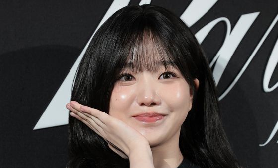 조유리, 빗 속의 피어난 꽃