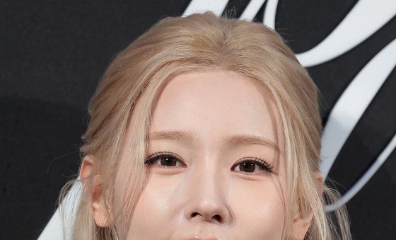 아이들 미연, 키스를 부르는 촉촉 입술