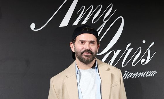 포즈 취하는 알렉상드르 마티우시