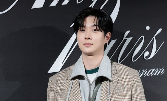 최우식, 훈훈한 남친룩
