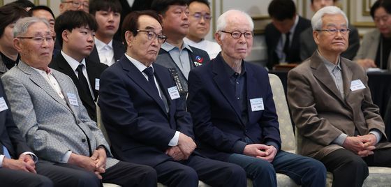 노동절 기념식 참석한 노동계 원로들