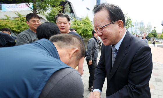 한국노총 노동절 기념대회 찾은 김부겸