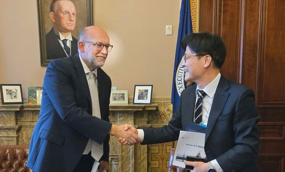 김정관 장관, 백악관 OMB 국장 면담