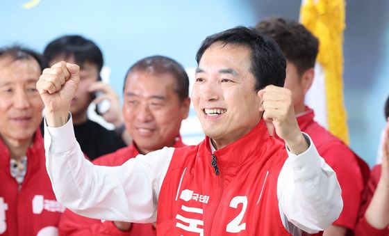 연호에 답하는 박민식