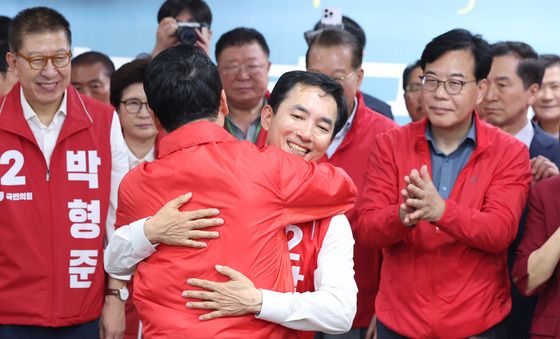 포옹하는 장동혁·박민식