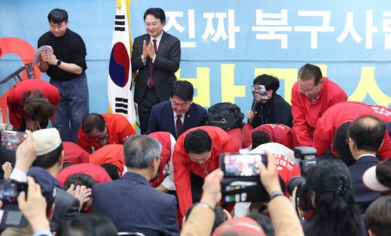 절하는 장동혁·박민식