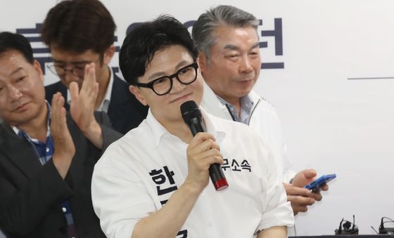 참석자 소개하는 한동훈
