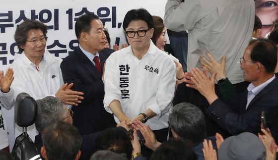 선거사무소 개소식 참석하는 한동훈