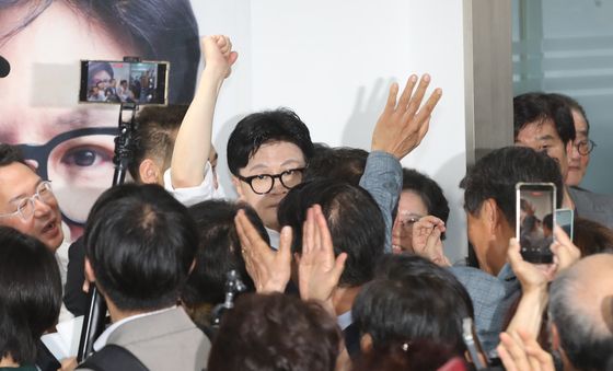 선거사무소 개소식 참석하는 한동훈