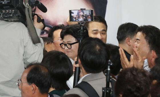 선거사무소 개소식 참석하는 한동훈