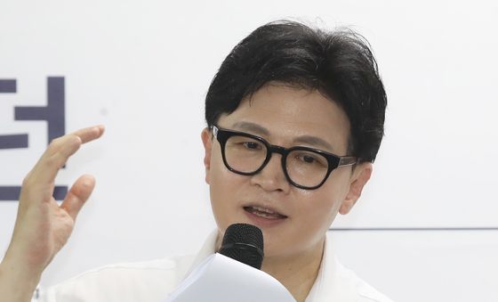 참석자 소개하는 한동훈 후보