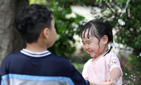 '오빠 손 잡고'