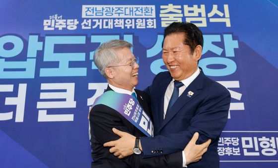 정청래-민형배, 웃음꽃 만개