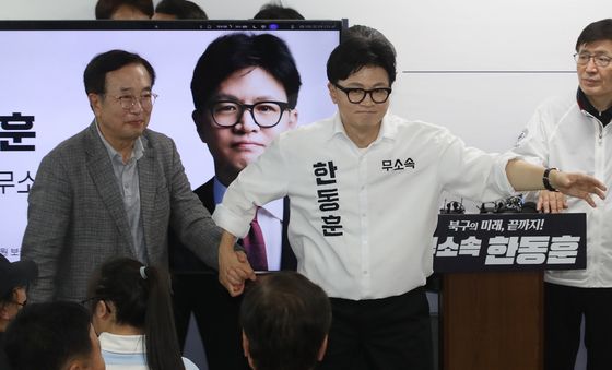 서병수 전 의원 소개하는 한동훈 후보