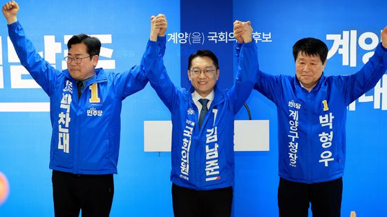 기념촬영하는 더불어민주당 지방선거 후보들