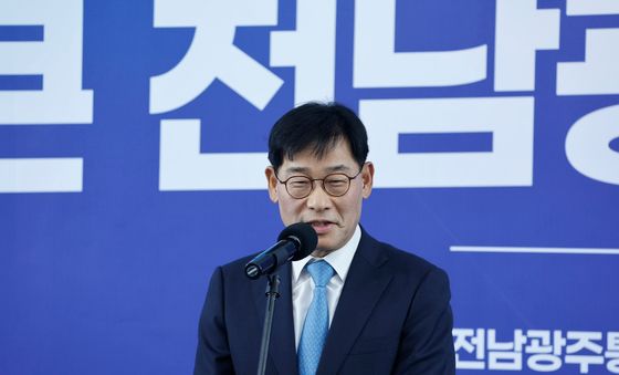 인사말하는 주은기 전 삼성전자 부사장