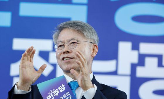 선대위 출범식 인사하는 민형배