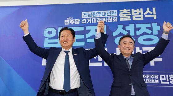 임문영 후보 손잡은 정청래 대표