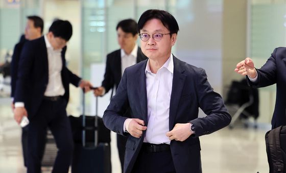 귀국하는 김정관 장관