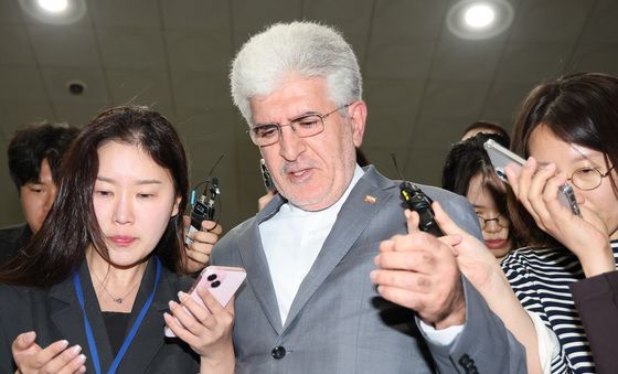 외교부 나서는 사이드 쿠제치 주한 이란대사