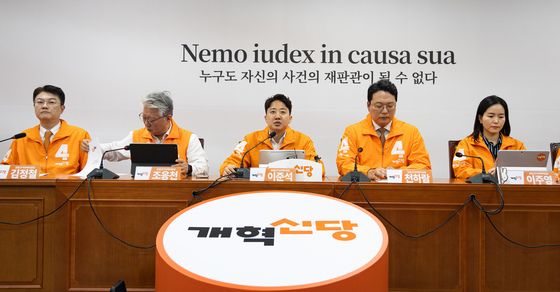 1차 선대위 회의 주재하는 이준석 개혁신당 대표