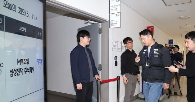 중노위 들어서는 최승호 삼성전자 노조위원장