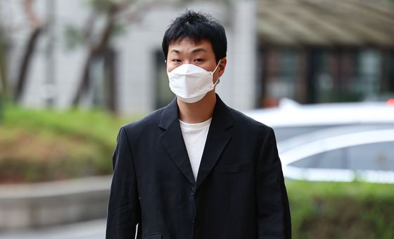 법정 향하는 쿤디판다