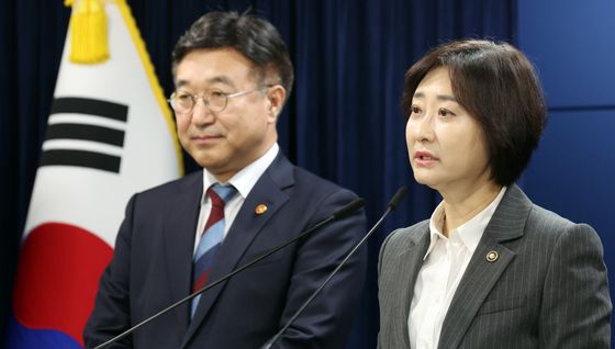 이스란 차관 '소득이 중심이 되는 건강보험료를 기준'