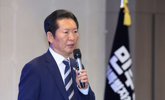 강원 공천자대회 인사말하는 정청래