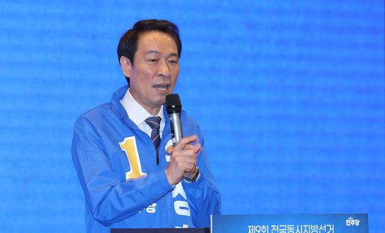 강원 공천자대회 발언하는 우상호